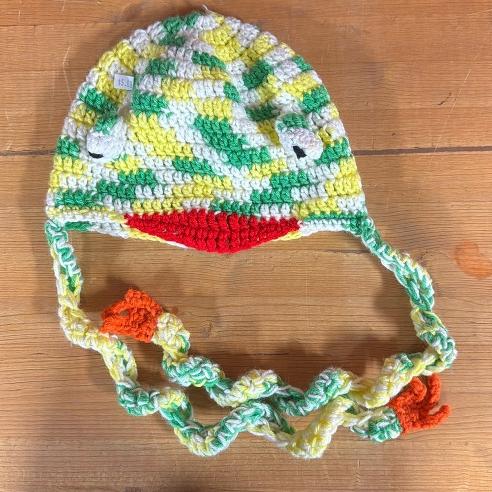 Children’s hand knit toque made in Alberta,NWOT